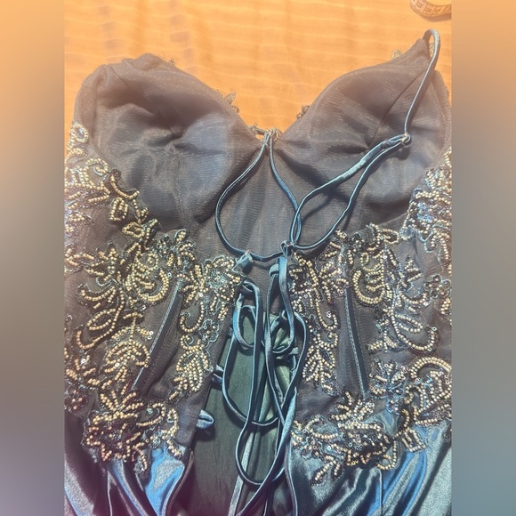 Elegant Blue Embellished Gown Size 10 - Picture 12 of 13
